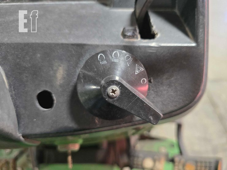 2000-john-deere-5210-image-23