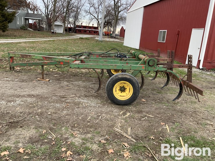 10'-10-shank-chisel-plow-image-8