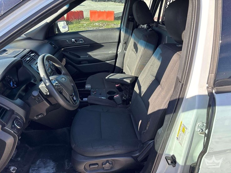 2018-ford-explorer-image-12