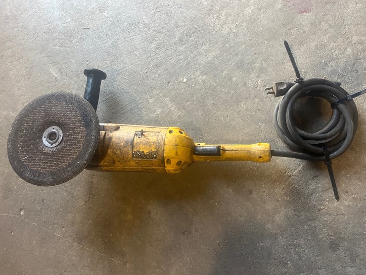 #23-•-dewalt-dw474-angle-grinder-image-3