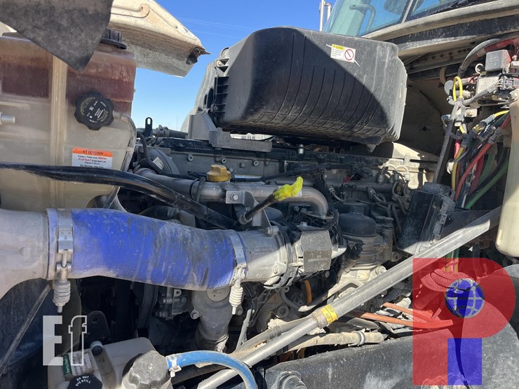 2021-freightliner-coronado-122-sd-image-8