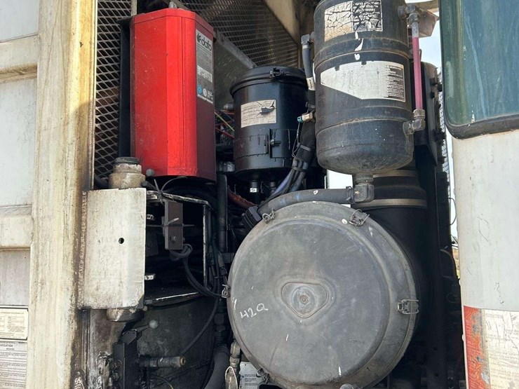 2017-peterbilt-320-image-37