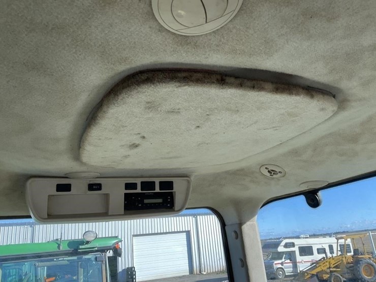 john-deere-8235r-image-23