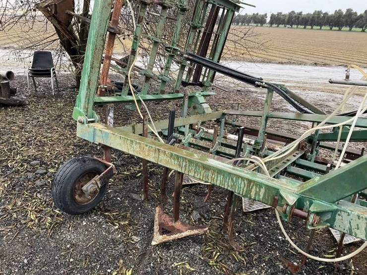 custom-3-pt-5-row-60"-fold-up-cultivator-image-13