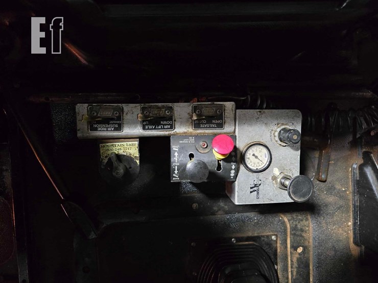 2000-mack-ch613-image-25