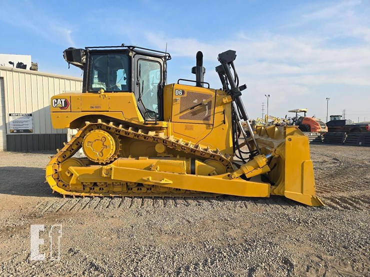 2020-caterpillar-d6-image-6