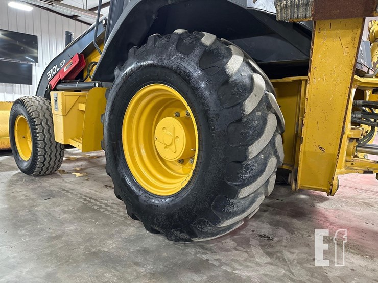 2020-deere-310l-ep-image-34