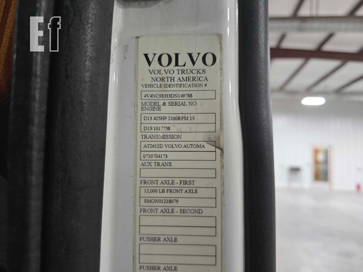 2013-volvo-vnl64t300-image-30