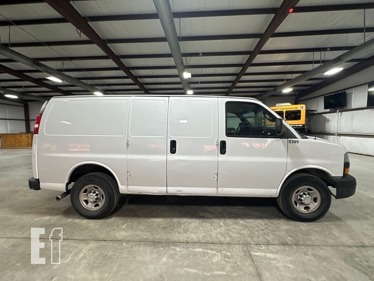 2018-chevrolet-express-2500-image-6
