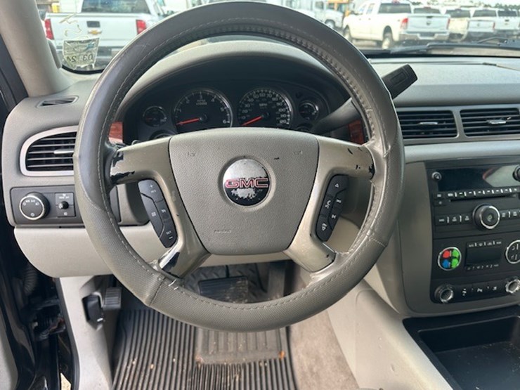 2011-gmc-yukon-image-46