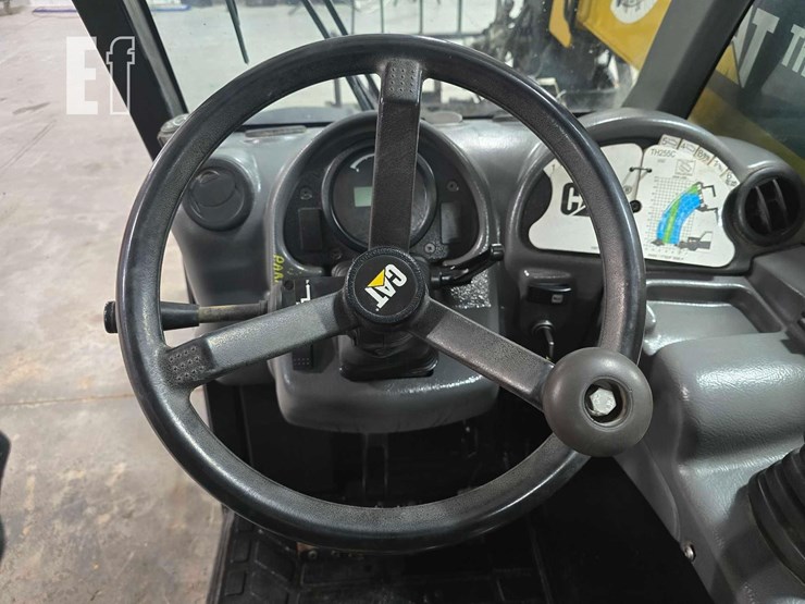 2020-caterpillar-th255c-image-16