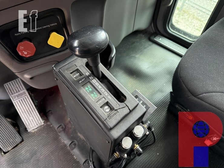 2014-peterbilt-388-image-16