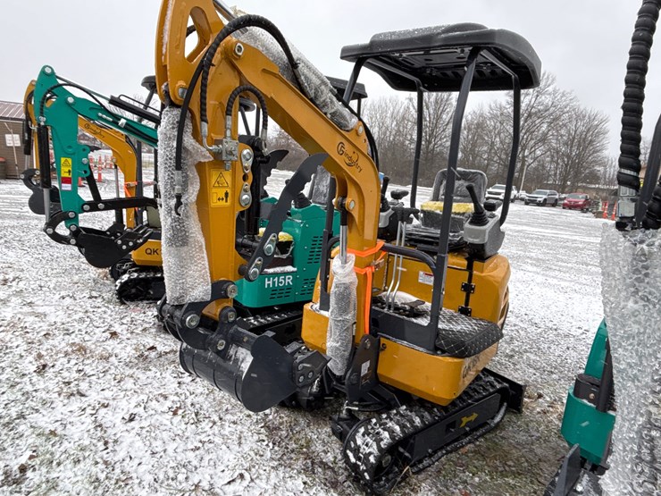 #2008-•-unused-qk18r-mini-excavator-image-1