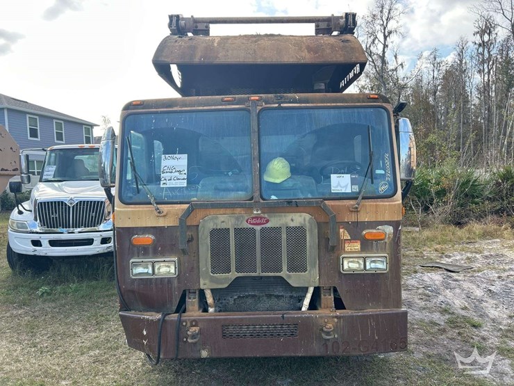 2016-peterbilt-320-image-25