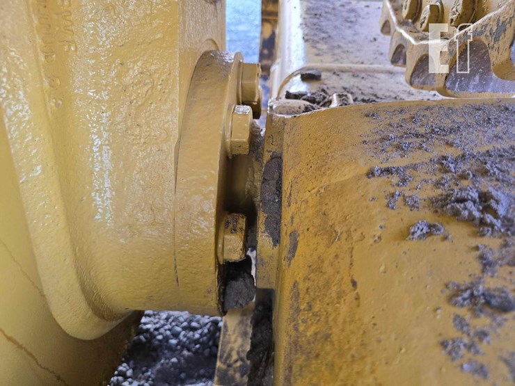 2020-caterpillar-d6-image-25