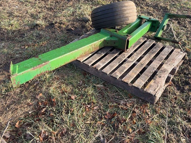 john-deere-planter-lift-assist-frame-and-tire-image-1
