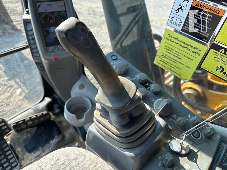 2018-deere-350g-lc-image-19