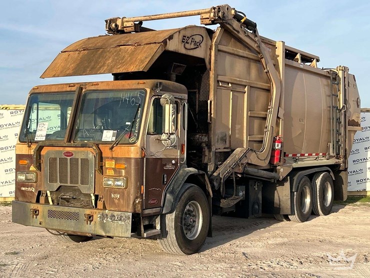 2018-peterbilt-320-image-1
