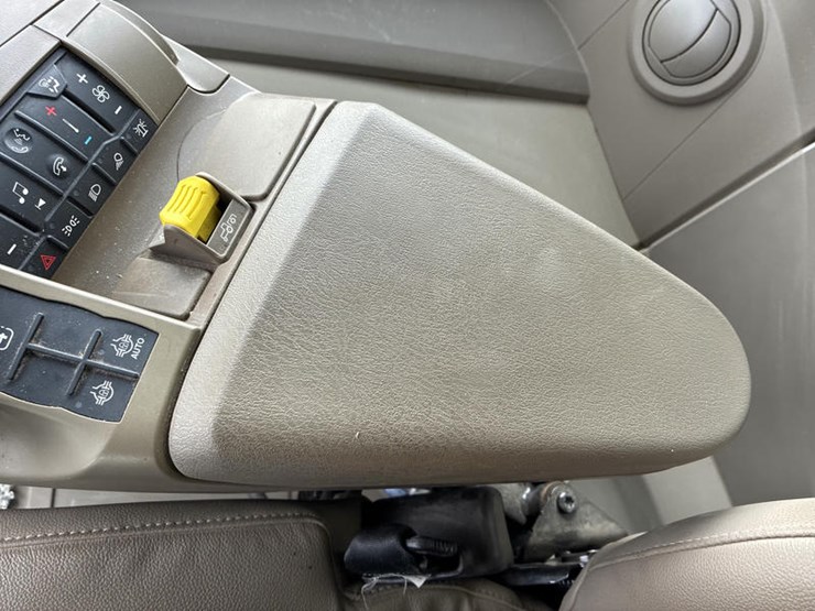 2024-john-deere-9r-590-image-89