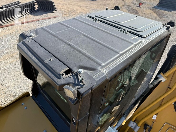 2023-caterpillar-320gc-image-22