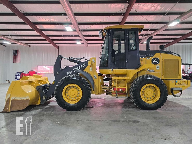 2022-deere-444-p-tier-image-5