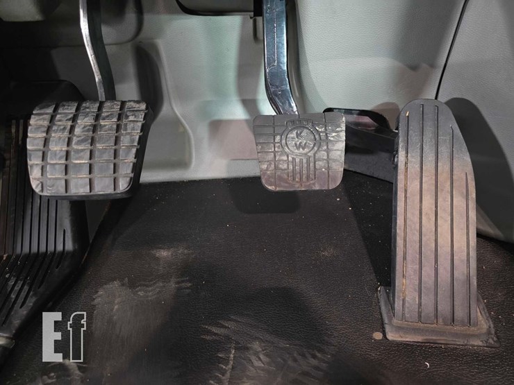 2015-kenworth-t680-image-15