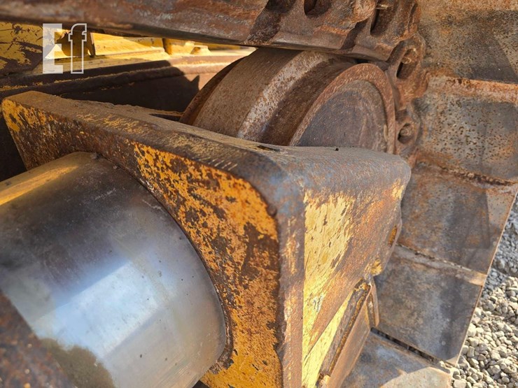 2012-caterpillar-d6t-xw-image-35