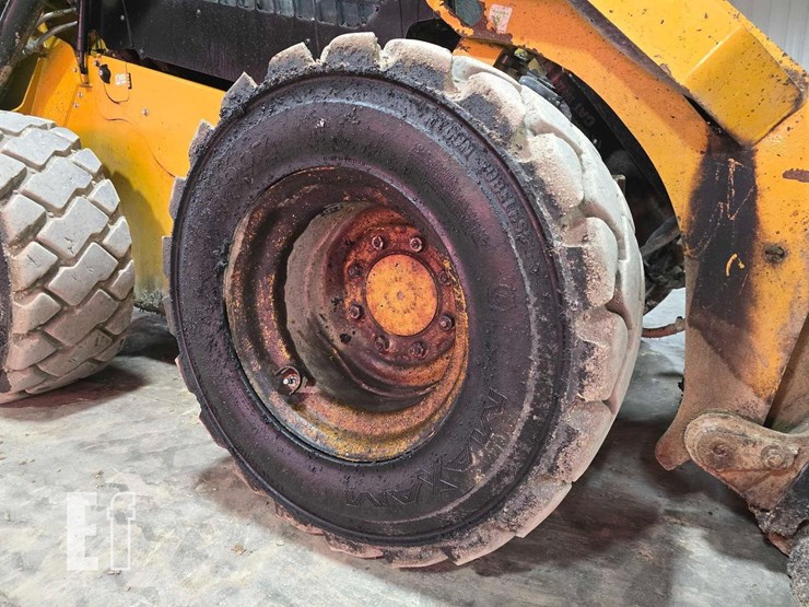 2020-caterpillar-262d3-image-21