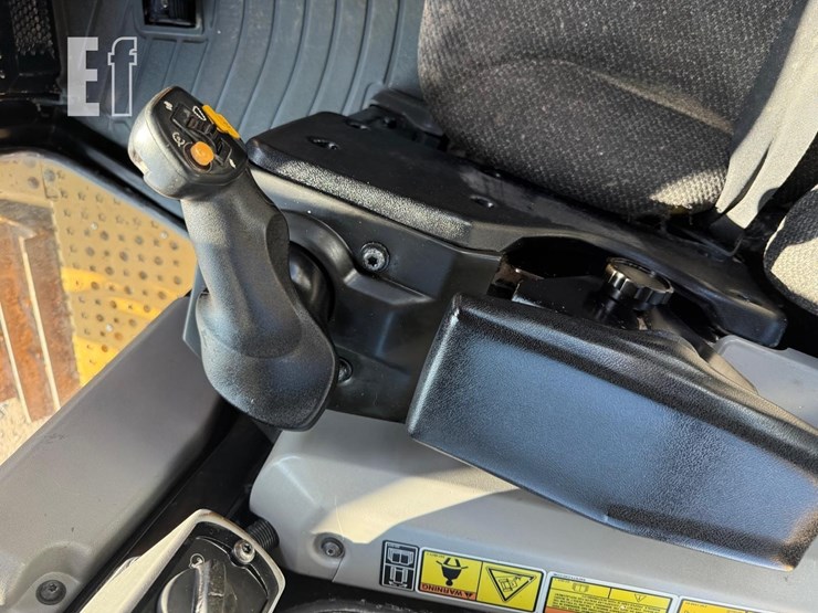 2019-caterpillar-d6t-xw-image-9