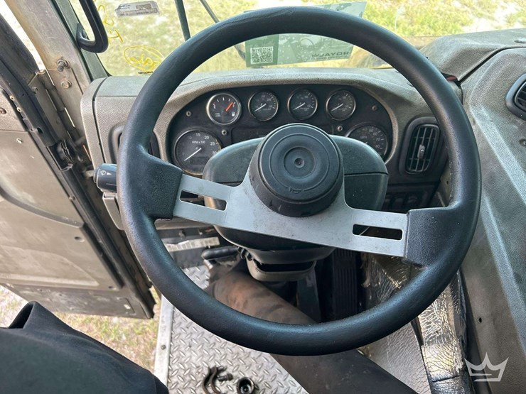 2016-peterbilt-320-image-16