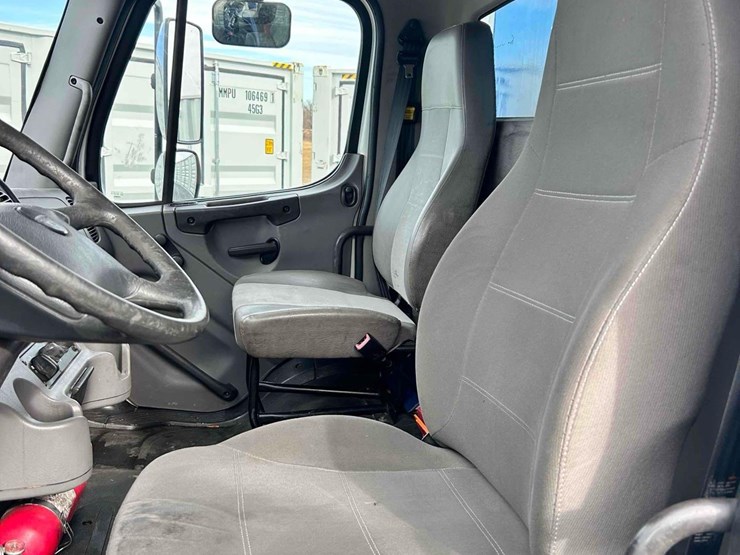 2015-freightliner-box-truck-image-21