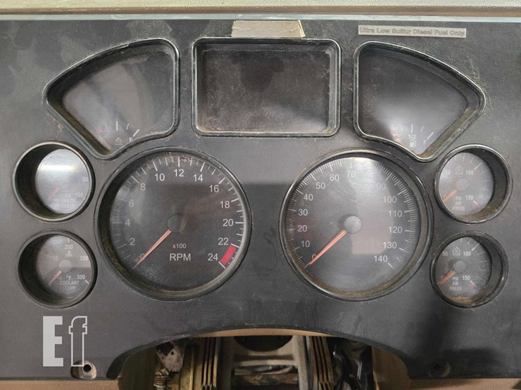 2012-mack-granite-gu713-image-12