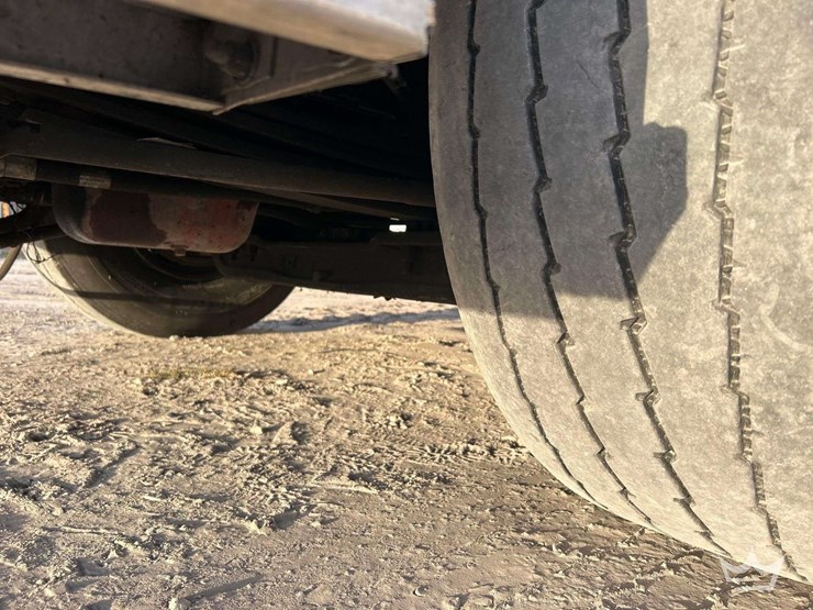 2018-peterbilt-320-image-29