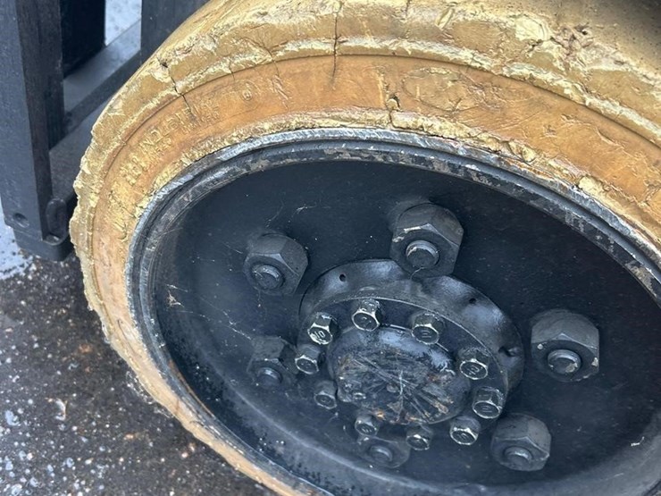 caterpillar-electric-forklift-image-10