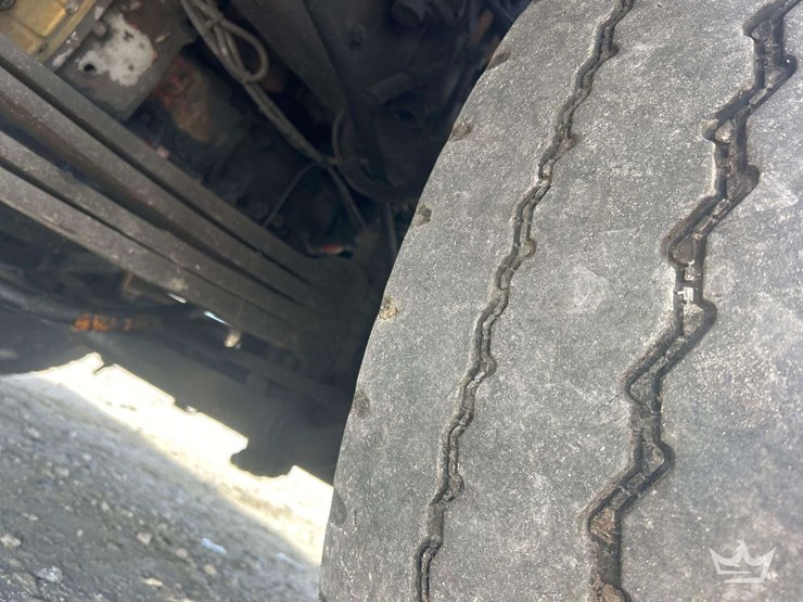 2018-peterbilt-320-image-25