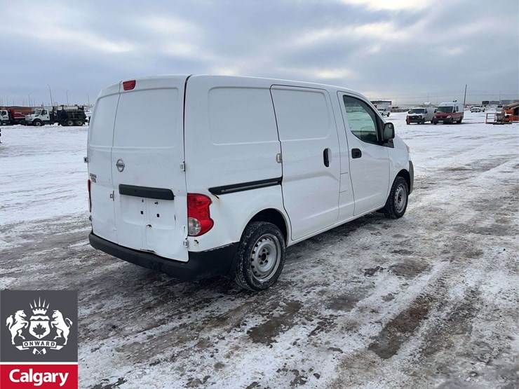 2015-nissan-nv200-image-3