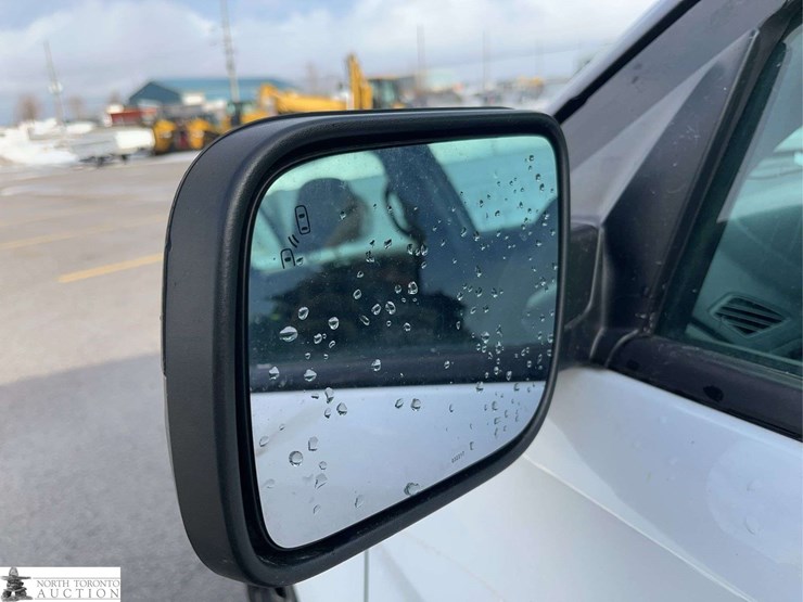 2017-ford-explorer-image-36