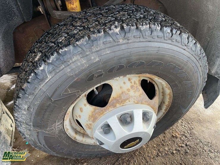 2015-chevrolet-silverado-3500hd-image-12