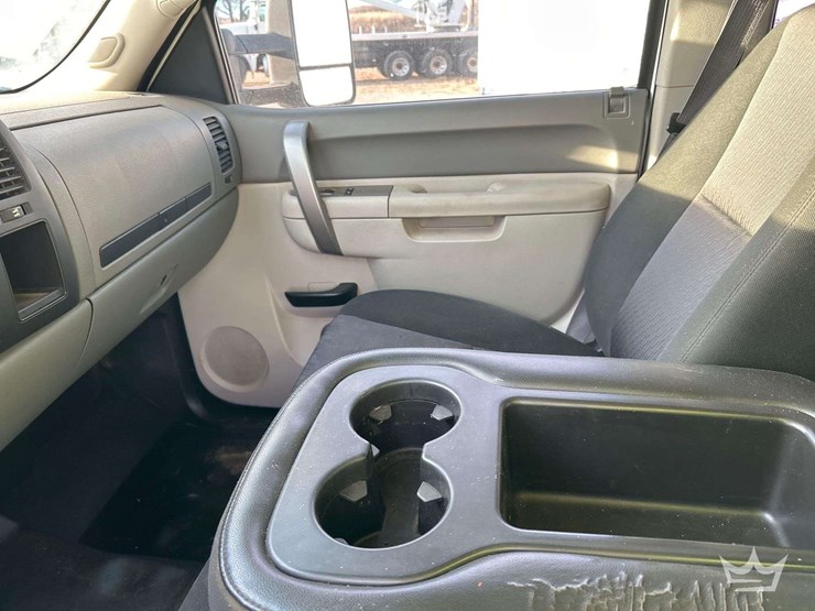 2013-chevrolet-silverado-1500-image-16