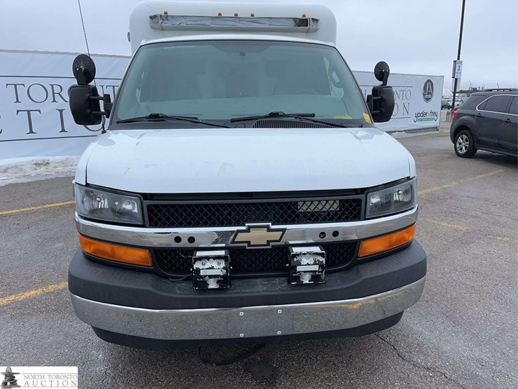 2017-chevrolet-express-g3500-image-5