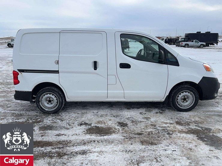 2015-nissan-nv200-image-8