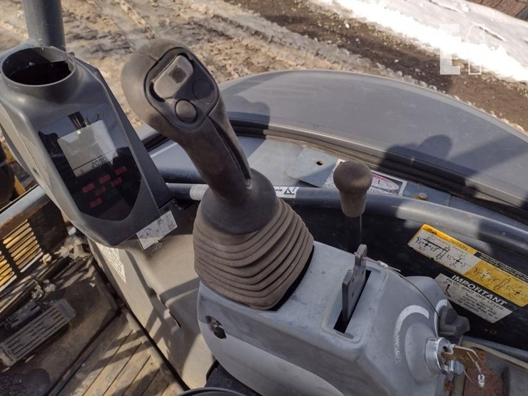 2013-deere-35d-image-8