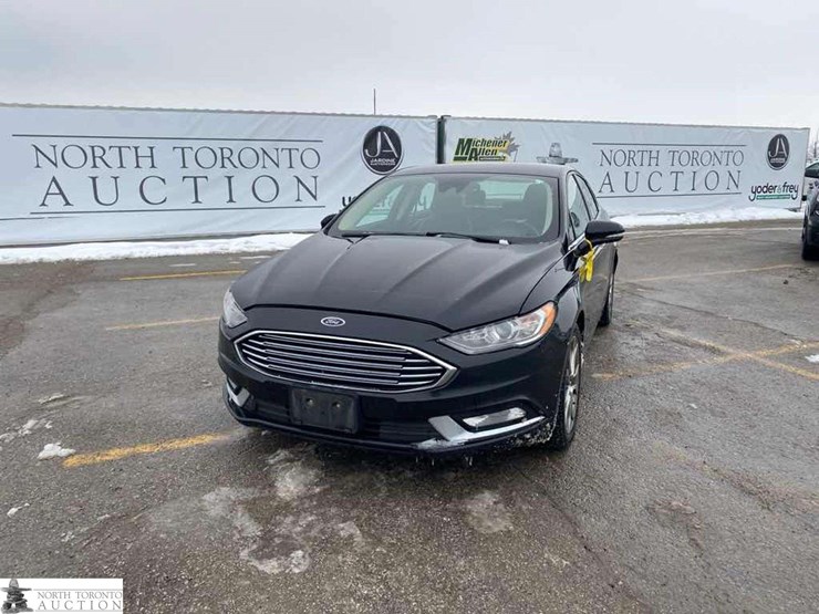2017-ford-fusion-se-image-2