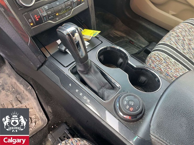 2016-ford-explorer-image-21