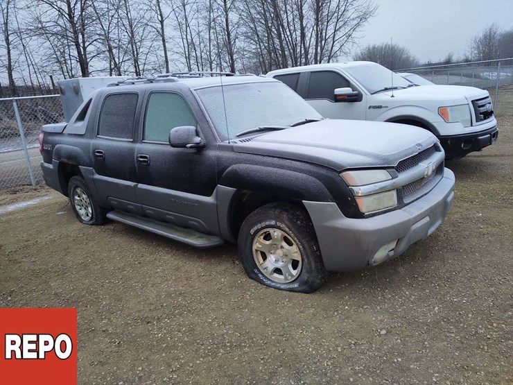non-operable-2002-chevrolet-avalanche-image-2