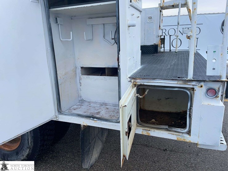 2006-international-durastar-4200-image-46