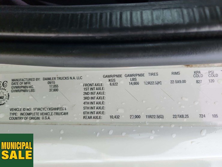 2016-freightliner-m2-106-image-40