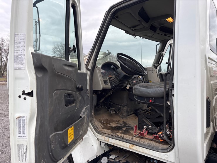 2009-international-7400-image-19