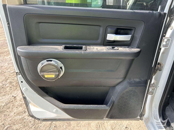 2019-dodge-2500-image-21