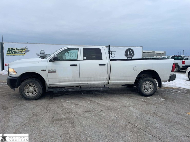 2015-dodge-2500-image-2